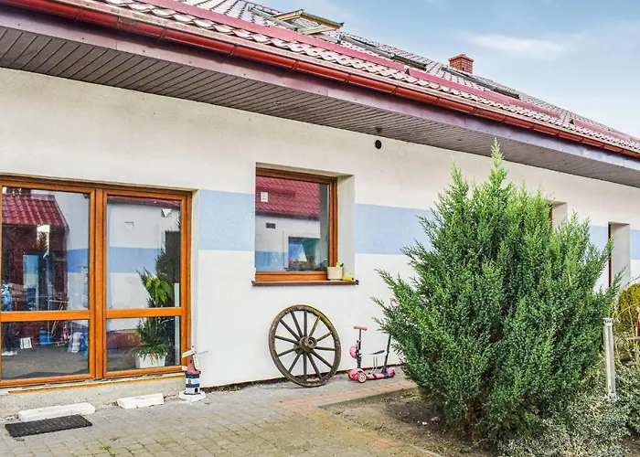 5 Bedroom Gorgeous In Swierzno Nyaraló Miastko