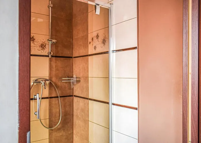 5 Bedroom Gorgeous In Swierzno Nyaraló *